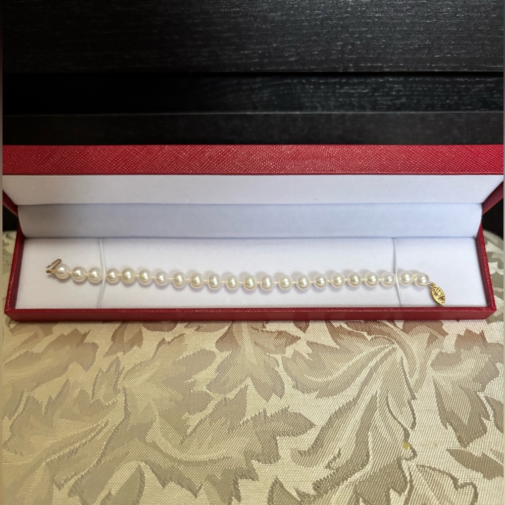 Elegant Pearl Bracelet